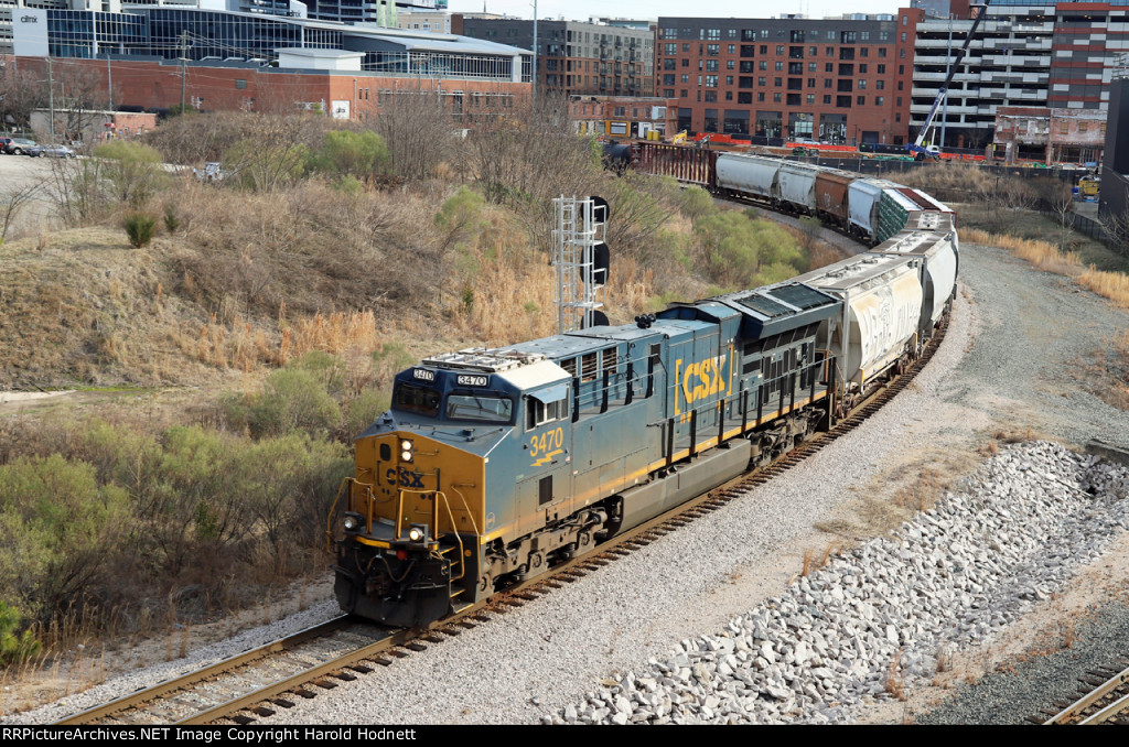 CSX 3470 leads train L619-02 southbound